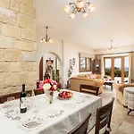 Villa Erato *