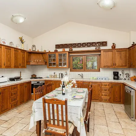 Erato فيلة Nea Dimmata